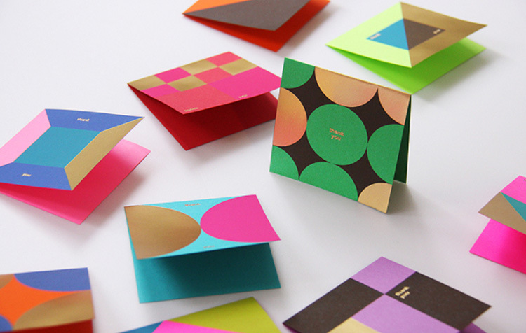 工廠設(shè)計(jì)創(chuàng)意產(chǎn)品目錄宣傳廣告頁(yè)彩色異形燙金雙膠紙三折頁(yè)印刷